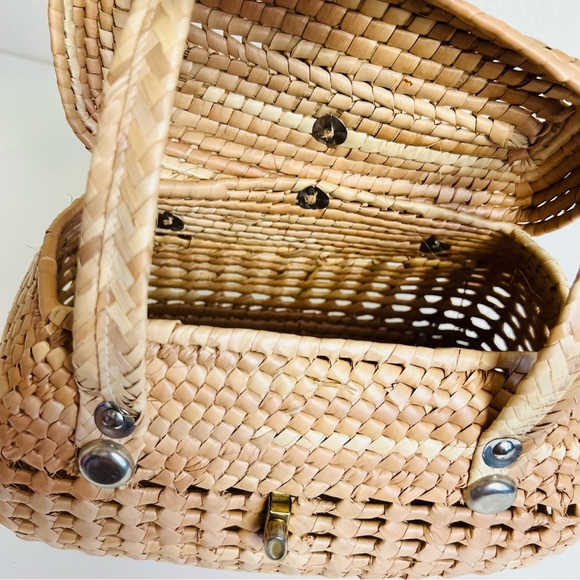 VTG Woven Natural Straw Latch Basket Purse Bag - Picture 4 of 5